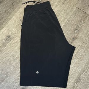 Lululemon Athletica Men’s 11.5” Inseam Linerless Black Shorts Size Large